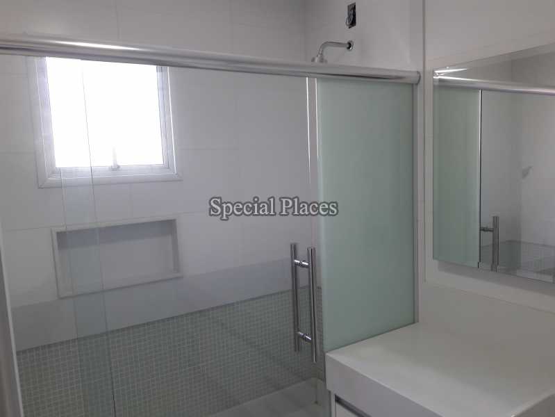 Conheça Banheiro Suíte do imóvel - Casa Para Alugar no Condomínio Barra, Vivendas da Barra - Barra da Tijuca - Rio de Janeiro - RJ - LOC1155 - 18 Banheiro Suíte