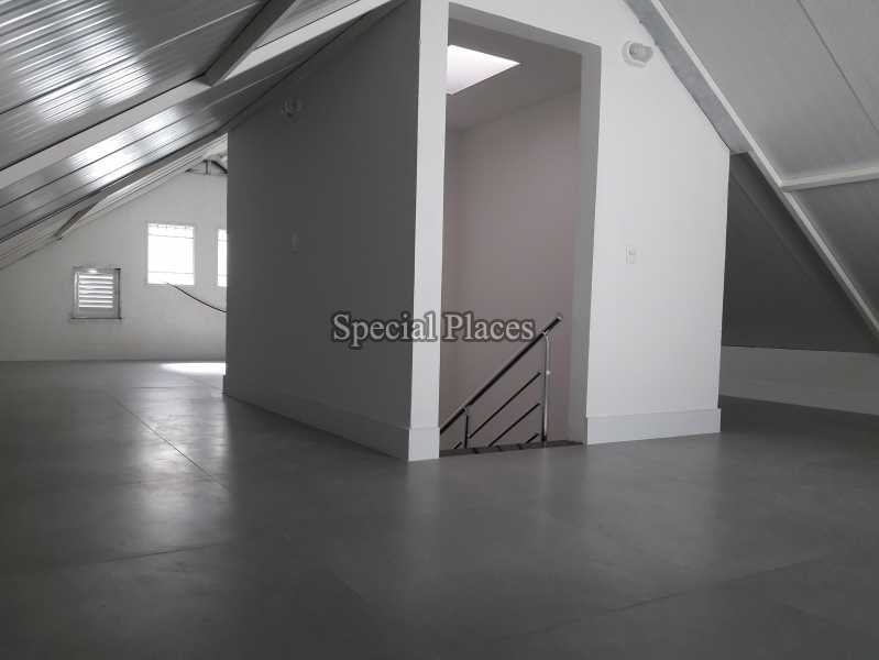 Conheça Sótão do imóvel - Casa Para Alugar no Condomínio Barra, Vivendas da Barra - Barra da Tijuca - Rio de Janeiro - RJ - LOC1155 - 26 Sótão