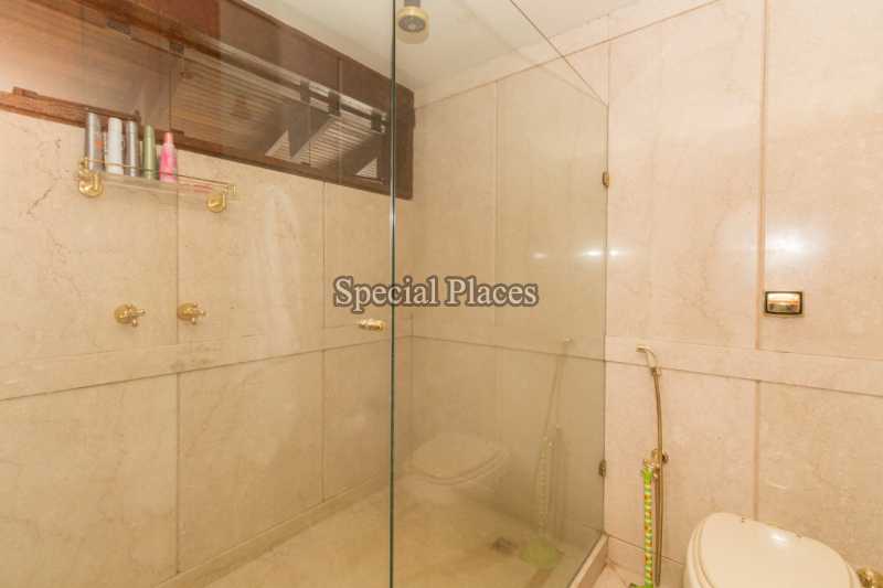 Conheça BANHEIRO QUARTO do imóvel - Casa Para Alugar no Condomínio Barra, Novo Leblon - Barra da Tijuca - Rio de Janeiro - RJ - LOC1157 - 16 BANHEIRO QUARTO