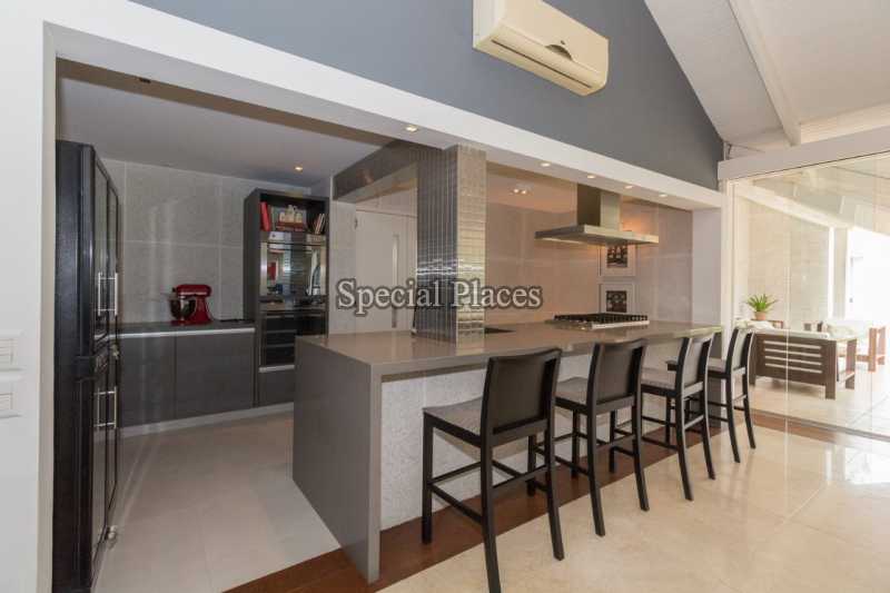 Conheça COZINHA INTEGRADA do imóvel - Casa Para Alugar no Condomínio Barra, Novo Leblon - Barra da Tijuca - Rio de Janeiro - RJ - LOC1157 - 12 COZINHA INTEGRADA