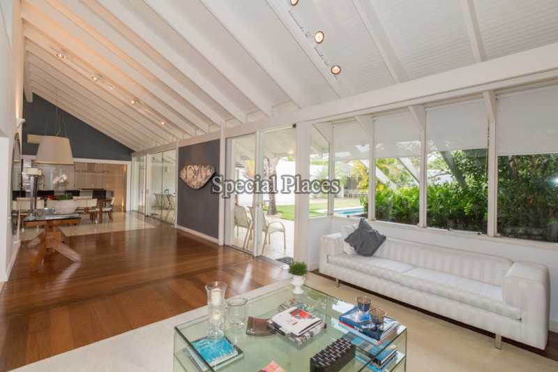 Conheça SALA DE ESTAR do imóvel - Casa Para Alugar no Condomínio Barra, Novo Leblon - Barra da Tijuca - Rio de Janeiro - RJ - LOC1157 - 6 SALA DE ESTAR