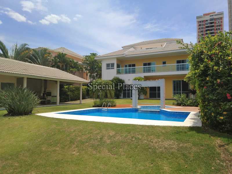 Conheça Fachada Completa do imóvel - Casa Para Alugar no Condomínio Barra, Novo Leblon - Barra da Tijuca - Rio de Janeiro - RJ - LOC1159 - 3 Fachada Completa