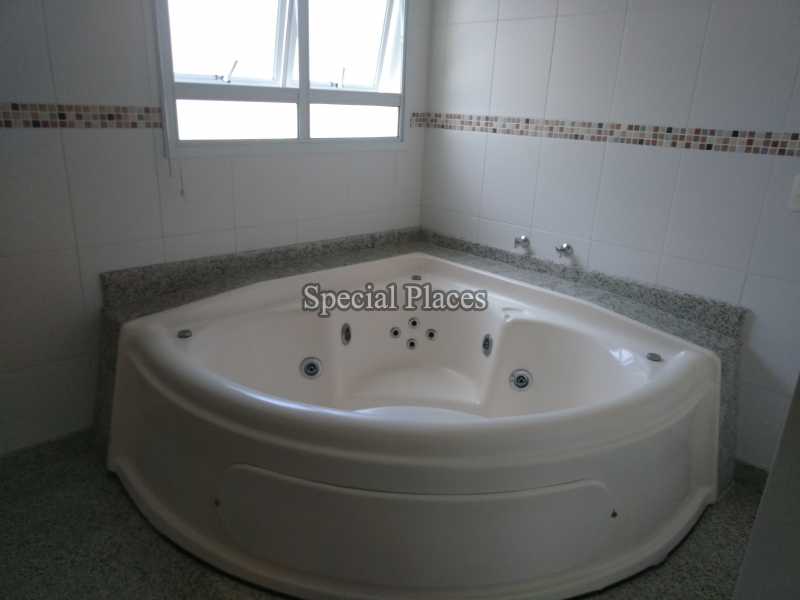 Conheça Hidromassagem do imóvel - Casa Para Alugar no Condomínio Barra, Novo Leblon - Barra da Tijuca - Rio de Janeiro - RJ - LOC1159 - 15 Hidromassagem