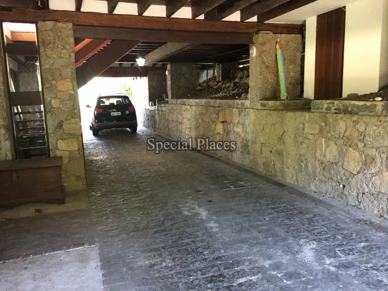 Conheça Garagem do imóvel - Casa Para Alugar no Condomínio Itanhangá, Portinho do Massarú - Itanhangá - Rio de Janeiro - RJ - LOC1161 - 20 Garagem