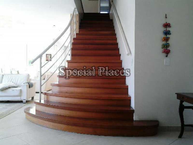 Conheça escada do imóvel - Casa Para Venda ou Aluguel no Condomínio Barra, Quintas do Rio - Barra da Tijuca - Rio de Janeiro - RJ - LOC1168 - 23 escada