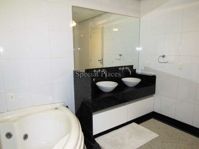 Conheça 17 banheiro suite 2 do imóvel - Casa linear, próxima a farto comercio! 4 suítes - BAC6071 - 18 17 banheiro suite 2