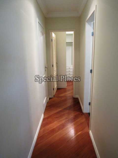 Conheça 18 corredor do imóvel - Casa linear, próxima a farto comercio! 4 suítes - BAC6071 - 19 18 corredor