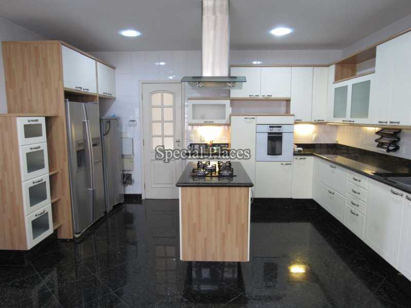 Conheça 26 copa cozinha do imóvel - Casa linear, próxima a farto comercio! 4 suítes - BAC6071 - 27 26 copa cozinha