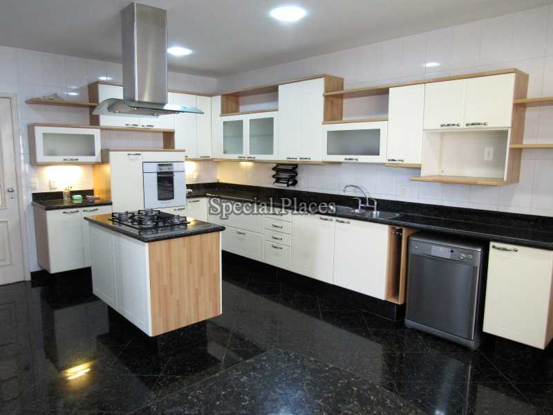 Conheça 27 copa cozinha 2 do imóvel - Casa linear, próxima a farto comercio! 4 suítes - BAC6071 - 28 27 copa cozinha 2