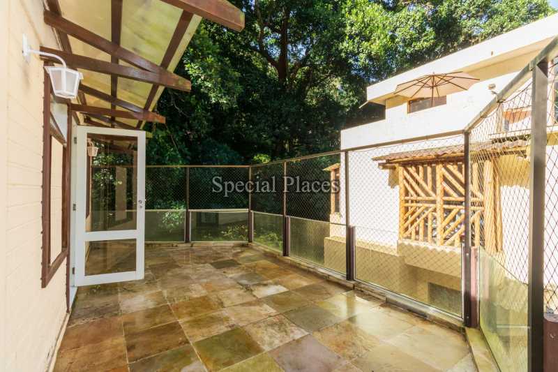 Conheça ACESSO AO TERRAÇO do imóvel - Casa São Conrado, Rio de Janeiro, RJ Para Alugar, 5 Quartos, 378m² - LOC1194 - 26 ACESSO AO TERRAÇO