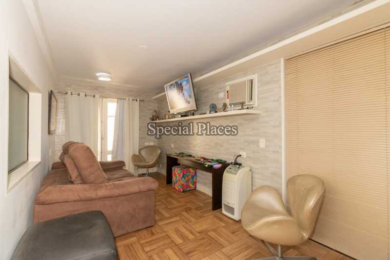Conheça SALA DE TV do imóvel - Casa São Conrado, Rio de Janeiro, RJ Para Alugar, 5 Quartos, 378m² - LOC1194 - 10 SALA DE TV
