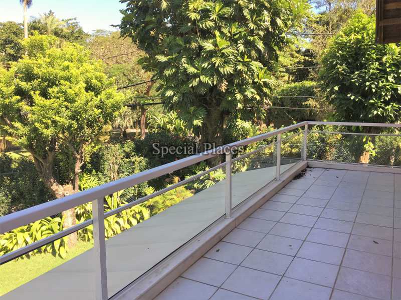 Conheça 21 varandão do imóvel - Casa Para Alugar no Condomínio Itanhangá, Jardim - Itanhangá - Rio de Janeiro - RJ - LOC1199 - 22 21 varandão