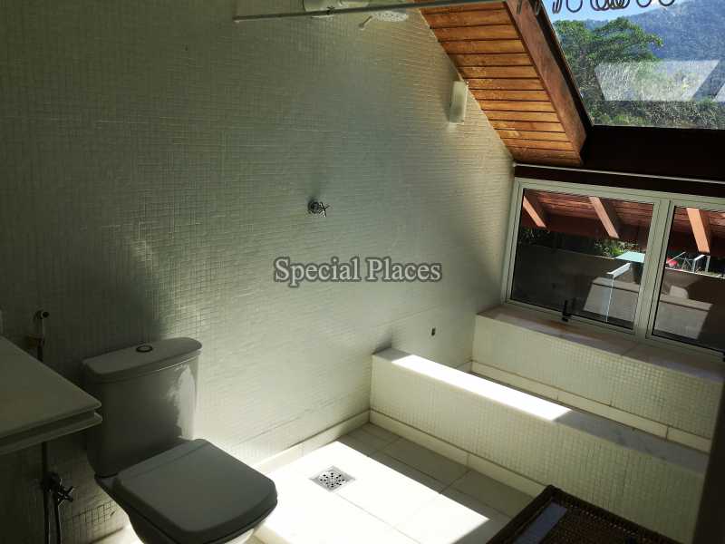 Conheça 28 banheiro sotão do imóvel - Casa Para Alugar no Condomínio Itanhangá, Jardim - Itanhangá - Rio de Janeiro - RJ - LOC1199 - 29 28 banheiro sotão