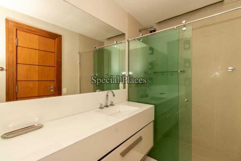 Conheça 17 - BANHEIRO DA SUITE 1 do imóvel - Casa em Condomínio Joatinga, Joá, Rio de Janeiro, RJ Para Alugar, 6 Quartos, 1500m² - LOC1181 - 19 17 - BANHEIRO DA SUITE 1