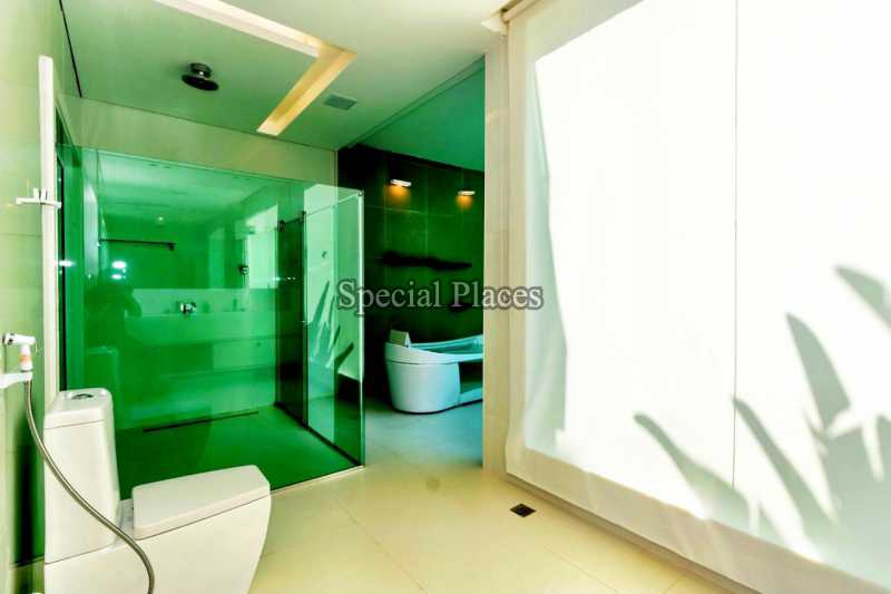 Conheça 21 - BANHEIRO SUITE MASTER do imóvel - Casa em Condomínio Joatinga, Joá, Rio de Janeiro, RJ Para Alugar, 6 Quartos, 1500m² - LOC1181 - 23 21 - BANHEIRO SUITE MASTER