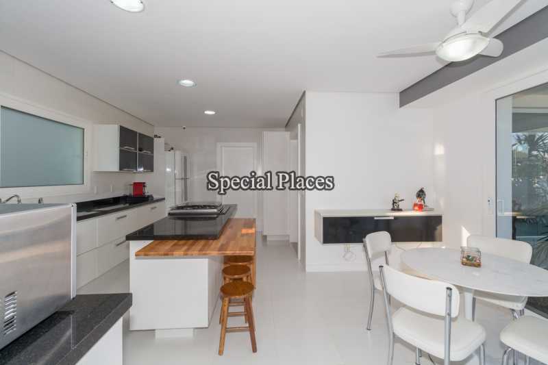 Conheça 11 - copa cozinha do imóvel - Casa em Condomínio Barra, Quintas do Rio, Barra da Tijuca, Rio de Janeiro, RJ Para Alugar, 4 Quartos, 424m² - LOC1100A - 13 11 - copa cozinha