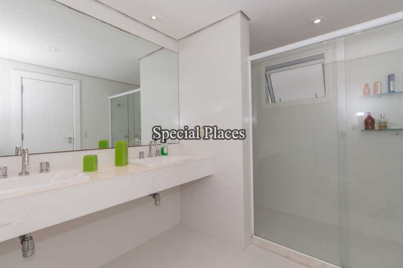 Conheça 20 - banheiro suite master do imóvel - Casa em Condomínio Barra, Quintas do Rio, Barra da Tijuca, Rio de Janeiro, RJ Para Alugar, 4 Quartos, 424m² - LOC1100A - 22 20 - banheiro suite master