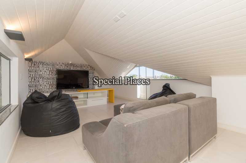 Conheça 22 - sotão do imóvel - Casa em Condomínio Barra, Quintas do Rio, Barra da Tijuca, Rio de Janeiro, RJ Para Alugar, 4 Quartos, 424m² - LOC1100A - 24 22 - sotão