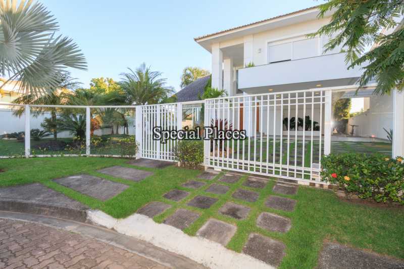 Conheça 27 - fachada principal do imóvel - Casa em Condomínio Barra, Quintas do Rio, Barra da Tijuca, Rio de Janeiro, RJ Para Alugar, 4 Quartos, 424m² - LOC1100A - 29 27 - fachada principal