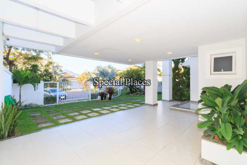 Conheça 30 - garagem do imóvel - Casa em Condomínio Barra, Quintas do Rio, Barra da Tijuca, Rio de Janeiro, RJ Para Alugar, 4 Quartos, 424m² - LOC1100A - 31 30 - garagem