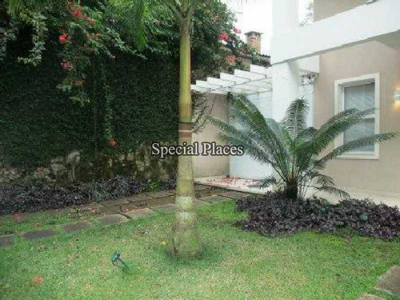 Conheça 6 - DETALHE JARDIM GARAGEM do imóvel - Casa em Condomínio 4 quartos para alugar Itanhangá, Rio de Janeiro - R$ 12.500 - LOC1108A - 8 6 - DETALHE JARDIM GARAGEM