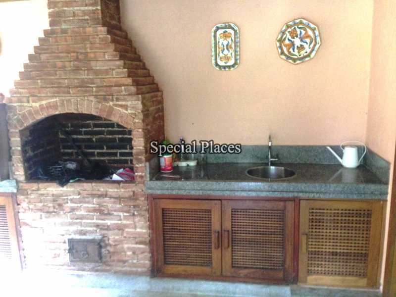 Conheça 4 - churrasqueira do imóvel - CASA PARA COLECIONADOR DE VEICULOS - GARAGEM EXPOSITORA PARA 10 CARROS -QUADRA TENIS - LOC1117A - 5 4 - churrasqueira