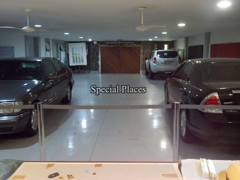 Conheça 23 - garagem do imóvel - CASA PARA COLECIONADOR DE VEICULOS - GARAGEM EXPOSITORA PARA 10 CARROS -QUADRA TENIS - LOC1117A - 24 23 - garagem