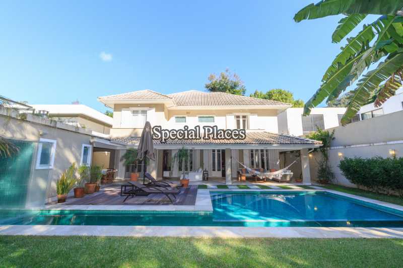 Conheça 1 - FACHADA do imóvel - Casa em Condomínio Itanhangá, Reserva, Itanhangá, Rio de Janeiro, RJ Para Alugar, 4 Quartos, 540m² - LOC1106A - 3 1 - FACHADA