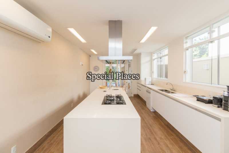 Conheça 15 - COZINHA do imóvel - Casa em Condomínio Itanhangá, Reserva, Itanhangá, Rio de Janeiro, RJ Para Alugar, 4 Quartos, 540m² - LOC1106A - 17 15 - COZINHA