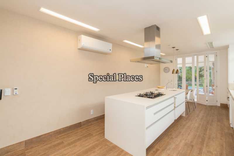 Conheça 16 - COZINHA do imóvel - Casa em Condomínio Itanhangá, Reserva, Itanhangá, Rio de Janeiro, RJ Para Alugar, 4 Quartos, 540m² - LOC1106A - 18 16 - COZINHA
