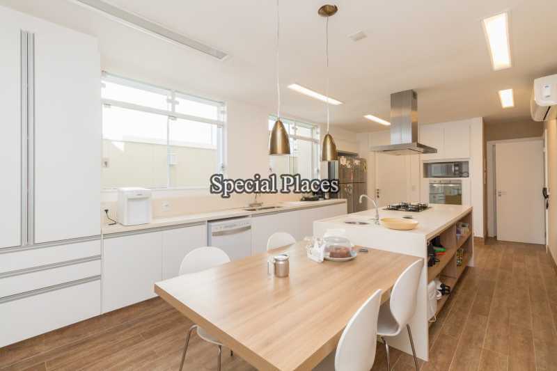 Conheça 17 - ILHA COZINHA do imóvel - Casa em Condomínio Itanhangá, Reserva, Itanhangá, Rio de Janeiro, RJ Para Alugar, 4 Quartos, 540m² - LOC1106A - 19 17 - ILHA COZINHA