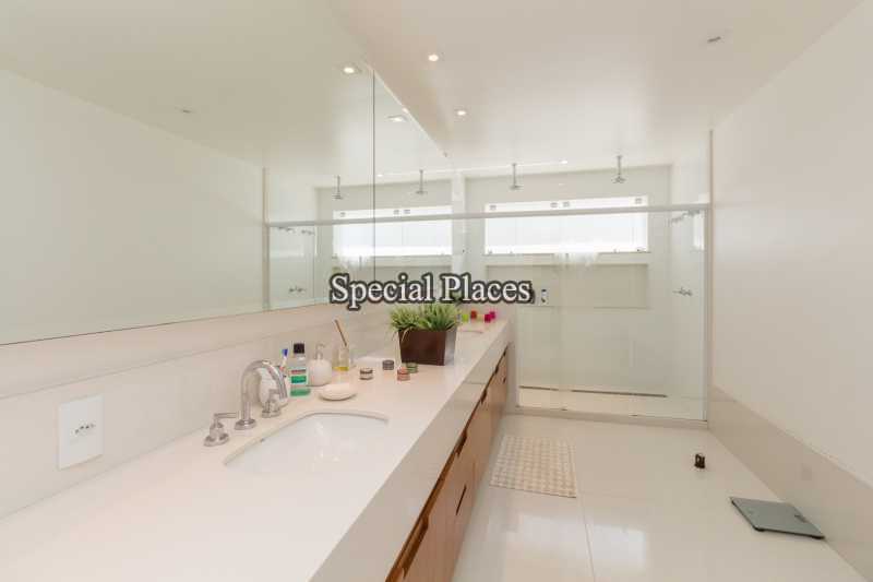 Conheça 21 - BANHEIRO SUITE MASTER do imóvel - Casa em Condomínio Itanhangá, Reserva, Itanhangá, Rio de Janeiro, RJ Para Alugar, 4 Quartos, 540m² - LOC1106A - 22 21 - BANHEIRO SUITE MASTER