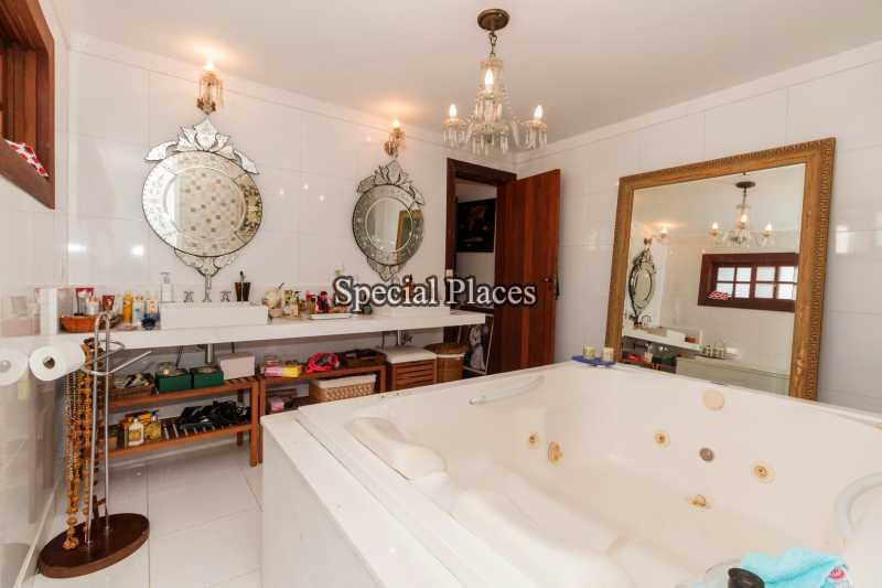 Conheça 18 - BANHEIRO SUITE MASTER do imóvel - Casa em Condominio Condomínio Itanhangá, Itanhangá,Rio de Janeiro,RJ Para Alugar,4 Quartos,838m² - LOC1103A - 19 18 - BANHEIRO SUITE MASTER