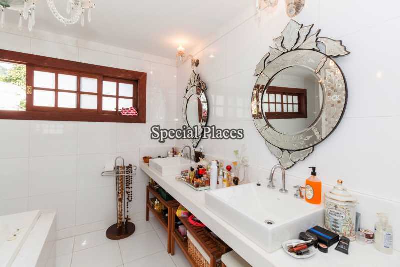 Conheça 20 - BANHEIRO SUITE MASTER do imóvel - Casa em Condominio Condomínio Itanhangá, Itanhangá,Rio de Janeiro,RJ Para Alugar,4 Quartos,838m² - LOC1103A - 21 20 - BANHEIRO SUITE MASTER