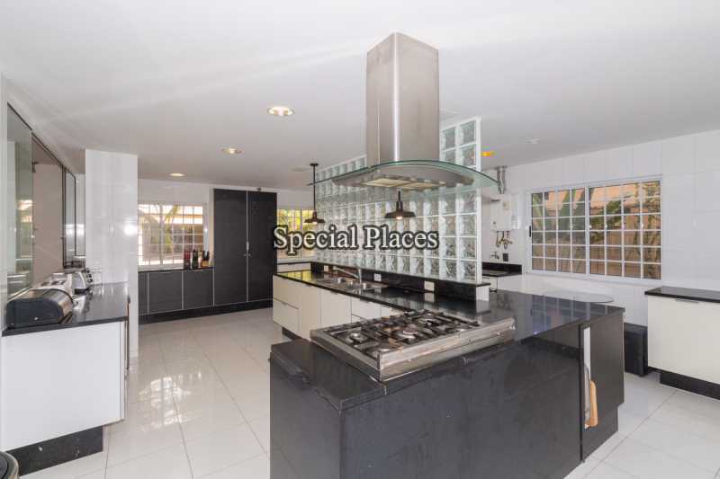 Conheça 10 - COPA COZINHA do imóvel - CASA 5 SUITES, ACESSO DIRETO A PRAIA, PERFEITA PARA CRIANÇAS - LOC1078A - 11 10 - COPA COZINHA - CASA 5 SUITES, ACESSO DIRETO A PRAIA, PERFEITA PARA CRIANÇAS - LOC1078A - 11
