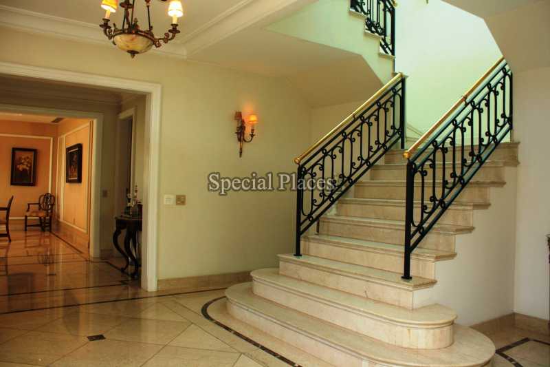 Conheça 09escada1 do imóvel - Casa em Condomínio Barra, Park Palace, Barra da Tijuca, Rio de Janeiro, RJ Para Alugar, 6 Quartos, 1000m² - LOC1033A - 10 09escada1