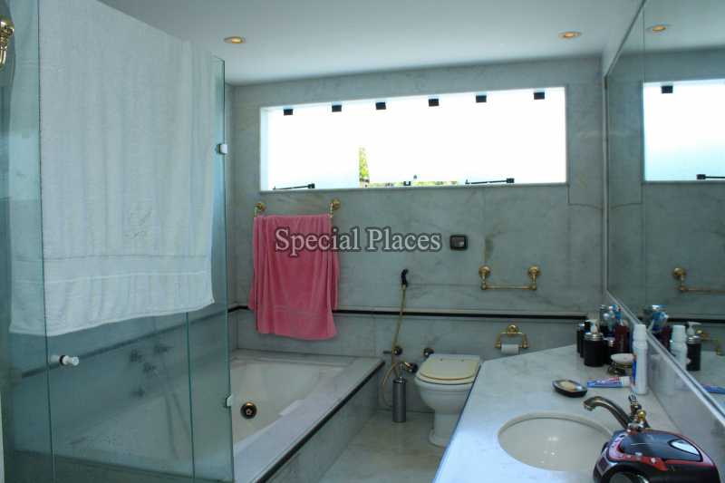 Conheça 24banheiro2 do imóvel - Casa em Condomínio Barra, Park Palace, Barra da Tijuca, Rio de Janeiro, RJ Para Alugar, 6 Quartos, 1000m² - LOC1033A - 25 24banheiro2