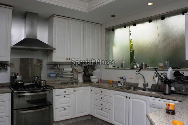 Conheça 28cozinha do imóvel - Casa em Condomínio Barra, Park Palace, Barra da Tijuca, Rio de Janeiro, RJ Para Alugar, 6 Quartos, 1000m² - LOC1033A - 29 28cozinha
