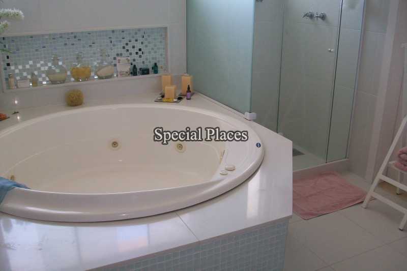 Conheça 27 - banheiro feminino do imóvel - Casa em Condomínio 5 quartos para alugar Barra da Tijuca, Rio de Janeiro - R$ 45.000 - LOC1087A - 28 27 - banheiro feminino - Casa em Condomínio 5 quartos para alugar Barra da Tijuca, Rio de Janeiro - R$ 45.000 - LOC1087A - 28
