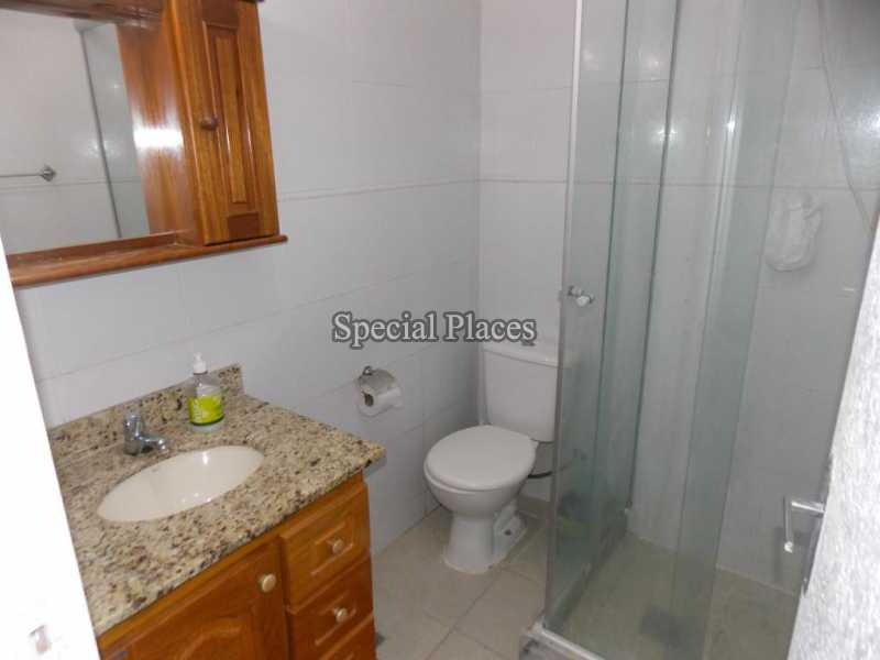 Conheça 13 BANHEIRO SUITE do imóvel - Casa em Condomínio Barra, Jardim Barra da Tijuca, Barra da Tijuca, Rio de Janeiro, RJ Para Alugar, 2 Quartos, 80m² - LOC1208T - 15 13 BANHEIRO SUITE