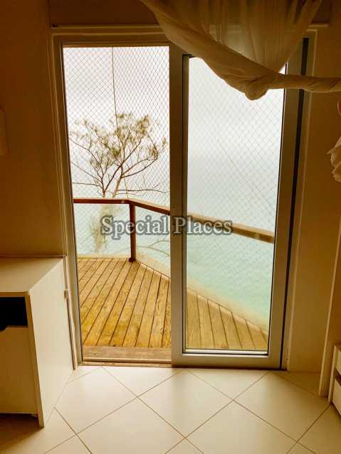 Conheça DETALHE VARANDA SUITE I do imóvel - Casa em Condomínio Joatinga, Joá, Rio de Janeiro, RJ Para Alugar, 4 Quartos, 686m² - LOC1203A - 10 DETALHE VARANDA SUITE I