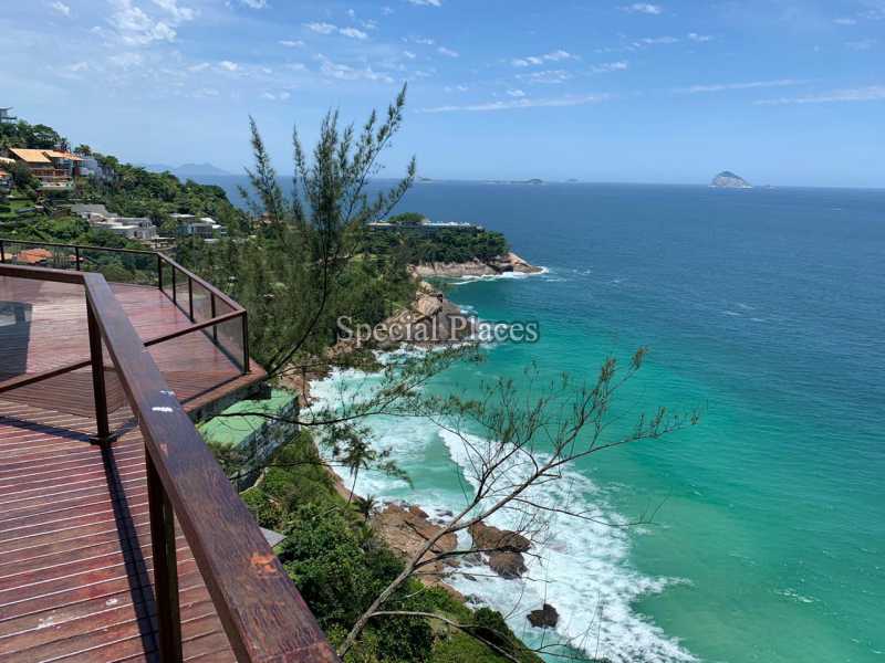 Conheça 1 fachada do imóvel - Casa em Condomínio Joatinga, Joá, Rio de Janeiro, RJ Para Alugar, 4 Quartos, 686m² - LOC1203A - 1 1 fachada