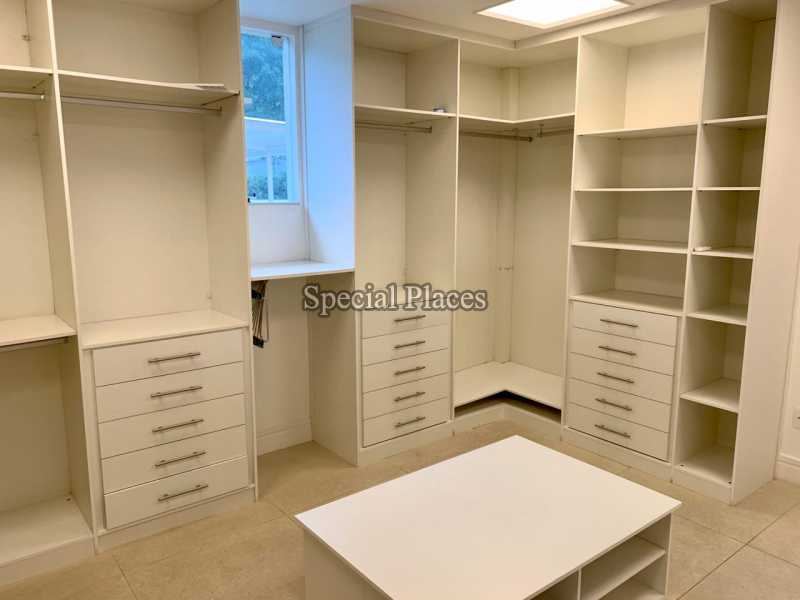 Conheça 17 detalhe closet s. master do imóvel - Casa Para Alugar no Condomínio Itanhangá, Reserva - Itanhangá - Rio de Janeiro - RJ - LOC1214A - 18 17 detalhe closet s. master