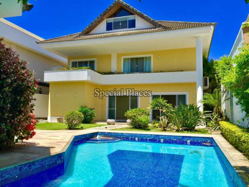 Conheça 1 fachada do imóvel - Casa em Condomínio Barra, Quintas do Rio, Barra da Tijuca, Rio de Janeiro, RJ Para Alugar, 5 Quartos, 577m² - LOC1221A - 3 1 fachada