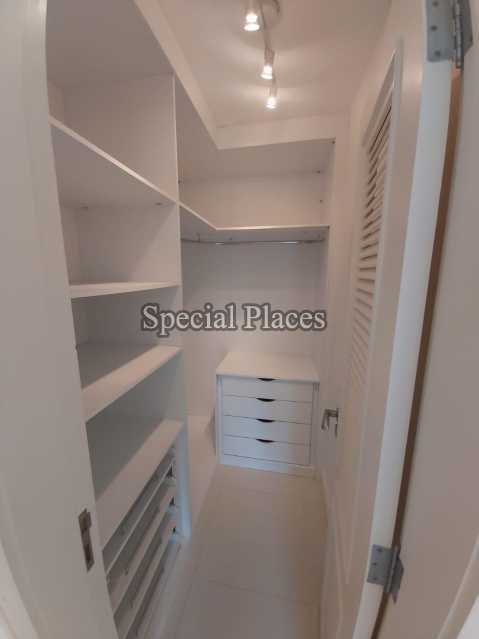Conheça 10 closet do imóvel - Casa em Condomínio Barra, Quintas do Rio, Barra da Tijuca, Rio de Janeiro, RJ Para Alugar, 5 Quartos, 577m² - LOC1221A - 12 10 closet