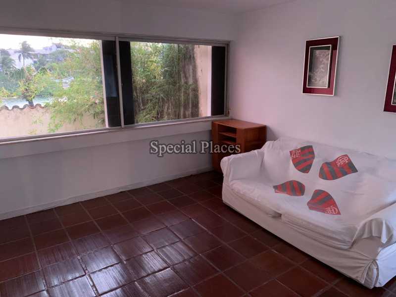 Conheça 11 SALA INTIMA do imóvel - CASA À VENDA NA BARRA DA TIJUCA - RIO DE JANEIRO/RJ - BAC6136 - 12 11 SALA INTIMA
