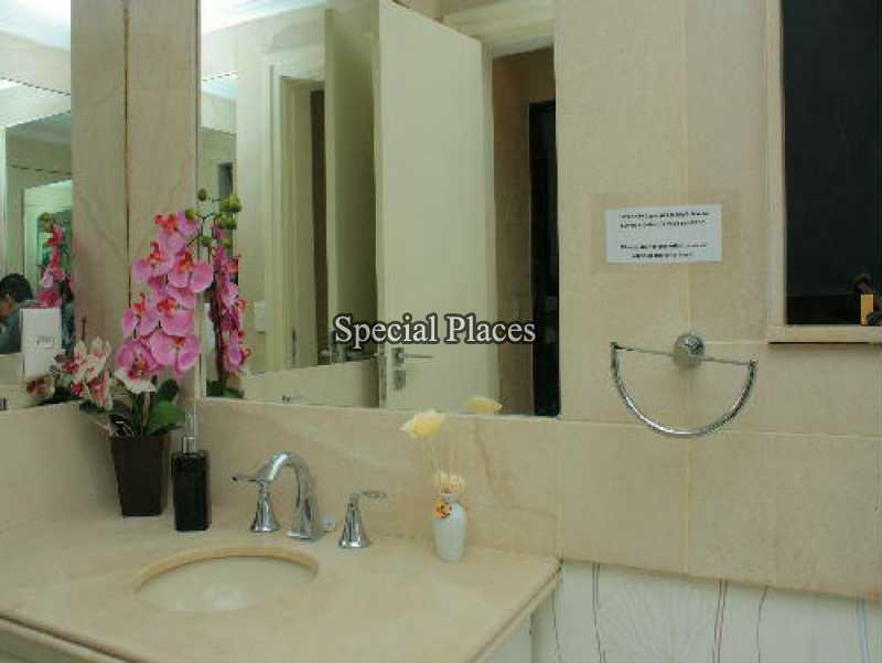 Conheça 9 lavabo do imóvel - Casa em Condomínio Barra, Min. Lafayette de Andrade, Barra da Tijuca, Rio de Janeiro, RJ Para Alugar, 5 Quartos, 1057m² - LOC1043T - 10 9 lavabo