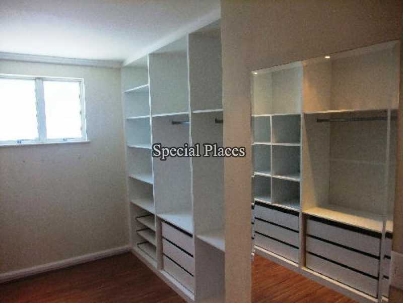 Conheça 11 closet suite do imóvel - Casa em Condomínio Barra, Min. Lafayette de Andrade, Barra da Tijuca, Rio de Janeiro, RJ Para Alugar, 5 Quartos, 1057m² - LOC1043T - 12 11 closet suite