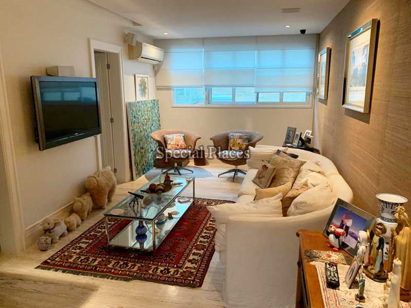 Conheça 5 sala de tv do imóvel - Casa em Condomínio São Conrado, São Conrado, Rio de Janeiro, RJ Para Alugar, 4 Quartos, 350m² - LOC1226A - 6 5 sala de tv