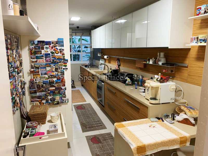 Conheça 7 copa cozinha do imóvel - Casa em Condomínio São Conrado, São Conrado, Rio de Janeiro, RJ Para Alugar, 4 Quartos, 350m² - LOC1226A - 8 7 copa cozinha